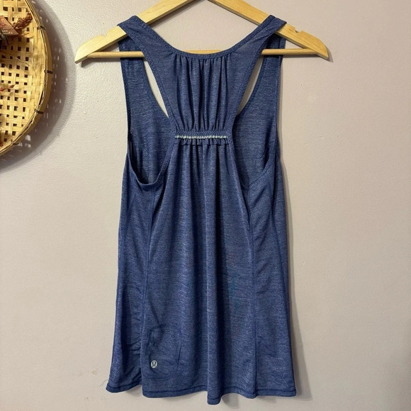 Lululemon Blue/Purple Feather Print Racer Back Tank Top  Size 4 RARE Print - Picture 5 of 8